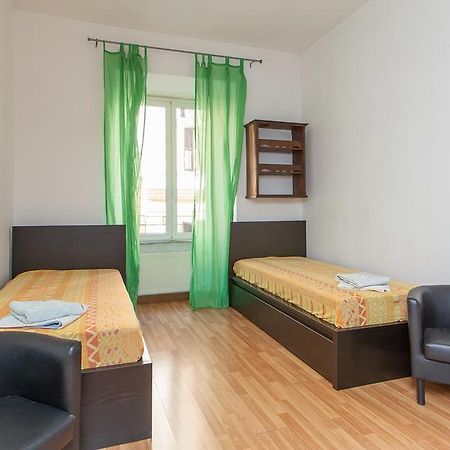 Rental In Rome Santini Apartment Room photo