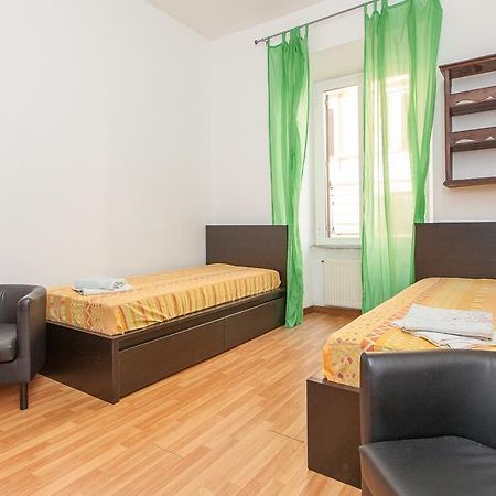 Rental In Rome Santini Apartment Room photo