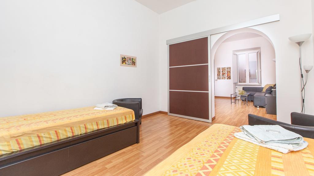 Rental In Rome Santini Apartment Room photo