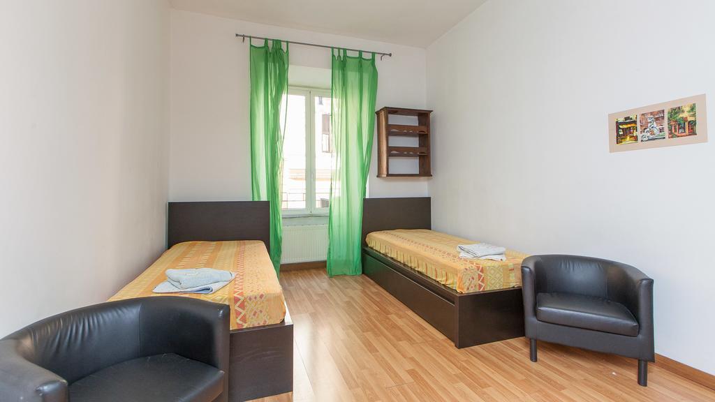 Rental In Rome Santini Apartment Room photo