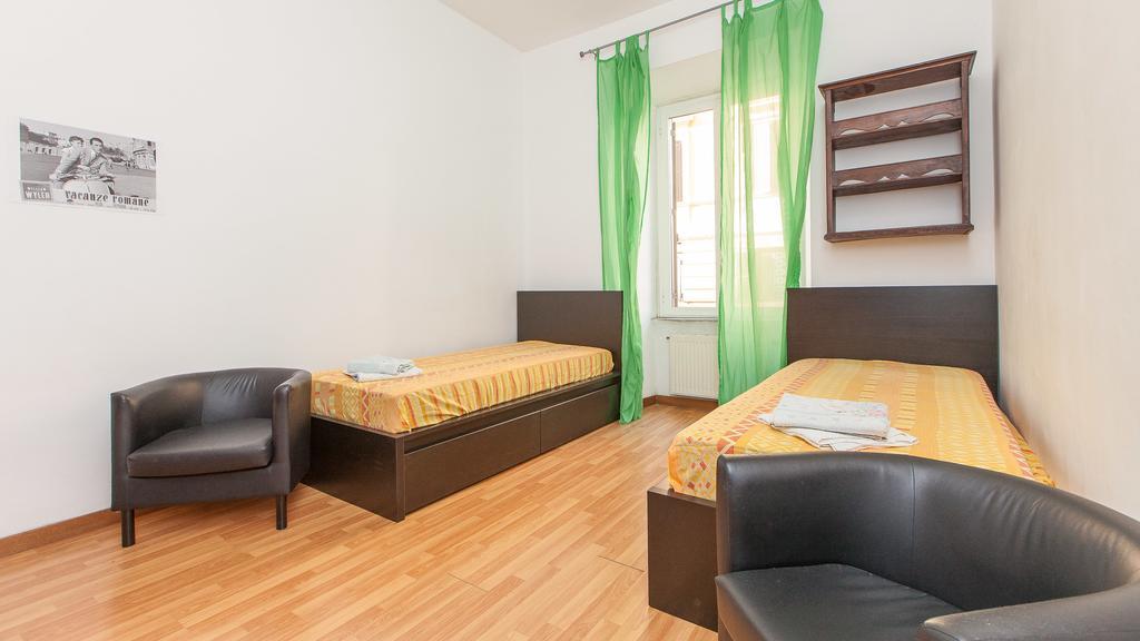 Rental In Rome Santini Apartment Room photo